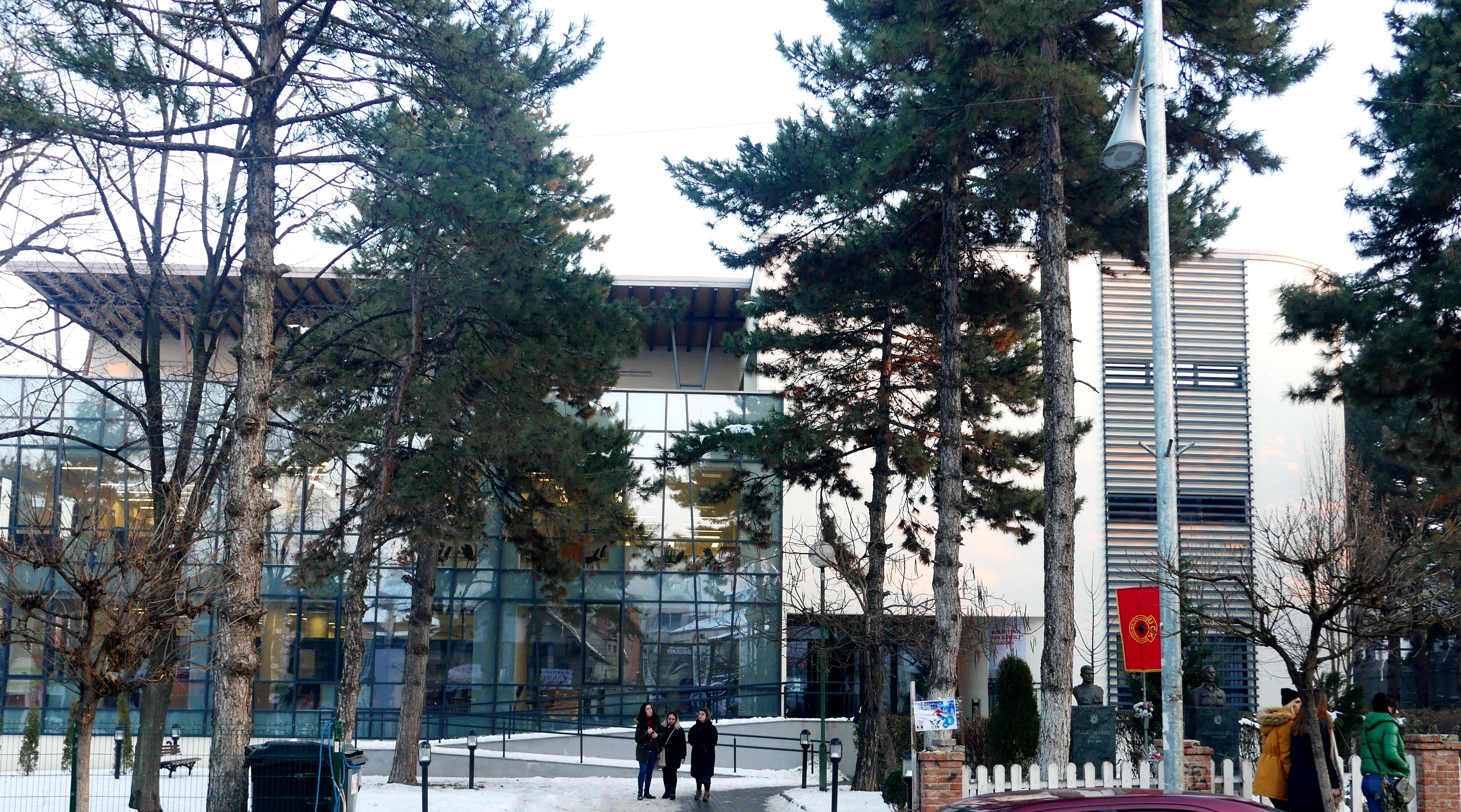 Biblioteka "Fan S.Noli"